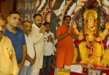 गणेश महोत्सव की मची है धूम, पूर्व विधायक ने पूजा-अर्चना कर सुख-समृद्धि की कामना की