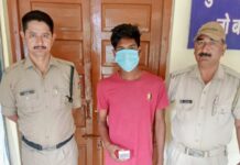 महिला के कुंडल झपटने वाला शातिर जेवरात समेत गिरफ्तार