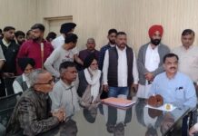 पूर्व विधायक के नेतृत्व में जिला पूर्ति अधिकारी का घेराव