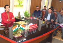 कुमाऊं कमिश्नर बिजली चोरी पर सख्त, सालों से जमे कर्मचारियों के तबादले के दिए निर्देश