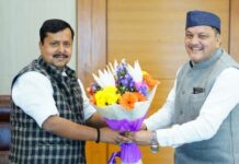 भाजपा अध्यक्ष नितिन नवीन से मिले मेयर गजराज बिष्ट, नैनीताल आने का निमंत्रण दिया