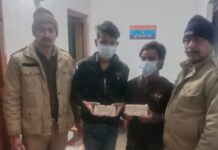 बाजार में खरीदारी को गई महिलाओं मोबाइल झारखंड के युवकों ने उड़ाये थे, दोनों गिरफ्तार