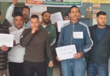 कुमाऊं में रोडवेज के 400 कर्मचारियों ने किया विरोध प्रदर्शन