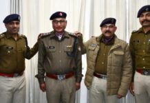 इंस्पेक्टर बनने पर रमेश नेगी के कंधे पर एसएसपी ने लगाए सटार