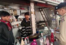 पुलिस की होटल, गेस्ट हाउस, होम स्टे में छापेमारी, 302 लोगों की आईडी चेक की