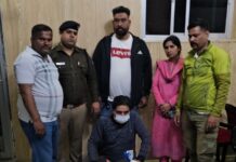 मेडिकल स्टोर में छापा, नशीली दवाओं समेत तस्कर गिरफ्तार