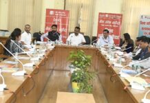 लक्ष्य के अनुरूप ऋण मुहैया न कराने वाले बैंकर्स की सूची तैयार करें: डीएम