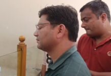 एसडीएम का गैस एजेंसी में छापा, गैस की किताबें डंप मिली, देखें वीडियो