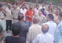 बाजार क्षेत्र में महिलाओं के चाल-चलन और नशे के कारोबार पर हंगामा, एसपी मौके पर पहुंचे, देखें वीडियो