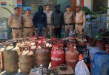 पुलिस को मिली सफलता, गैस की कालाबाजारी करते दो गिरफ्तार, देखें वीडियो