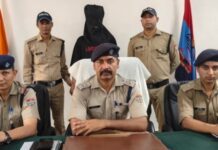 प्राइवेट अस्पताल के शौचालय में स्मैक पिलाते बीए का छात्र गिरफ्तार