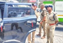 पुलिस की ताबड़तोड़ कार्रवाई, 10 कारों से काली फिल्म उतारी, देखें वीडियो