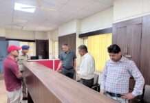सीडीओ के औचक निरीक्षण में हुआ खुलासा, 20 मीटर दूर जाने वाली डाक डेढ़ महीने से डंप