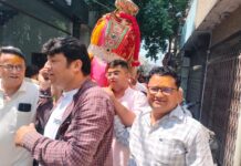 जगदीशशिला डोली रथयात्रा का सत्यनारायण मंदिर हल्द्वानी में पुष्पवर्षा से स्वागत
