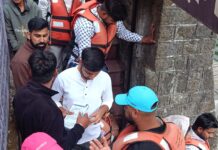 नगर पालिका नैनीताल की चेयरमैन को झील में नाव पर हुड़दंग काटता नजर आया युवक, चालान काटा
