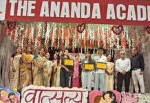 आनंदा एकेडमी में मदर्स-डे धूमधाम से मनाया, मेधावी छात्रा किरण बगड़वाल को 15 हजार की स्कॉलरशिप का पुरस्कार मिला