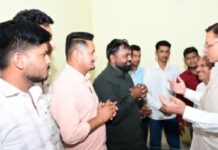 मुख्यमंत्री धामी पहुंचे हल्द्वानी, सर्किट हाउस में समस्याएं सुनीं