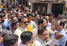 रुद्रपुर में स्मार्ट मीटर लगाने पहुंची टीम का जबर्दस्त विरोध