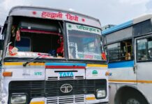 रोडवेज की टनकपुर जा रही बस का शीशा टूटा, चालक जख्मी