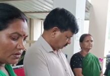 भोजनमाताओं ने किया प्रदर्शन, जिला शिक्षा अधिकारी कार्यालय में ज्ञापन सौंपा