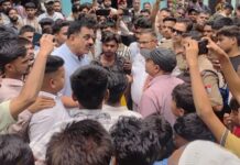 यहां स्मार्ट मीटर लगाने का विरोध, पूर्व विधायक भी लोगों के समर्थन में आए