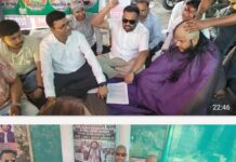 मांगें पूरी न होने पर इस समाज के लोगों ने सिर मुंडवाकर अनोखा प्रदर्शन किया