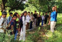 जोतिबा फुले सावित्रीबाई फुले सायंकालीन स्कूल के बच्चों ने किया बगीचे का भ्रमण