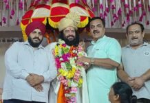 हरि कृपा पीठाधीश्वर संत स्वामी हरि चैतन्यपुरी महाराज के प्रकटोत्सव समारोह में पूर्व विधायक राजकुमार ठुकराल ने आशीर्वाद प्राप्त किया