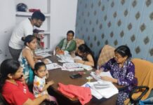 रामपुर रोड पर एसआईआर को लगे कैंप में उमड़े लोग
