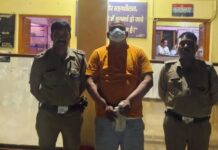 पुलिस ने अंग्रेजी शराब के साथ मामा को गिरफ्तार किया