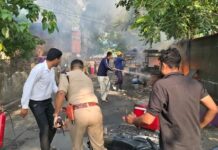 रोडवेज बस अड्डे के सामने चाय-मैगी के ठेले पर लगी आग, देखें वीडियो