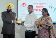 उत्कृष्ट कार्य के लिए बीड़ी पांडे अस्पताल के नंंदा बल्लभ पालीवाल को राज्यपाल ने किया सम्मानित