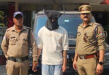 पुलिस ने लूटी गई स्कॉर्पियो के साथ जिला बदर को गिरफ्तार किया