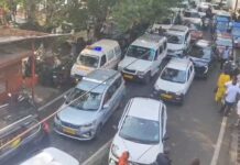 मरीज की जान आफत में आई, यहां जाम में फंसी एंबुलेंस, देखें वीडियो