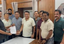 ट्रांसपोर्टनगर की समस्याओं को लेकर सिटी मजिस्ट्रेट से मिले व्यापारी