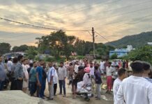 बजरी में दफन हुए युवक का शव देख लोगों के उड़े होश