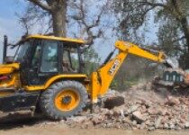 कुमाऊं में यहां सरकारी जमीन पर बनी मजार पर चला बुलडोजर