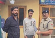 मोबाइल फोन गुम होने से परेशान भवाली के नीरज की मुस्कान पुलिस ने लौटाई