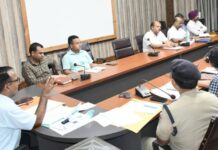 डीएम ने बढ़ते सड़क हादसों को लेकर दिए सख्त निर्देश, रोड सेफ्टी के तहत करें कार्रवाई