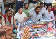 हल्द्वानी में नीट पेपर लीक मामले में सड़कों पर उतरे छात्र, पुलिस से नोंकझोंक, देखें वीडियो